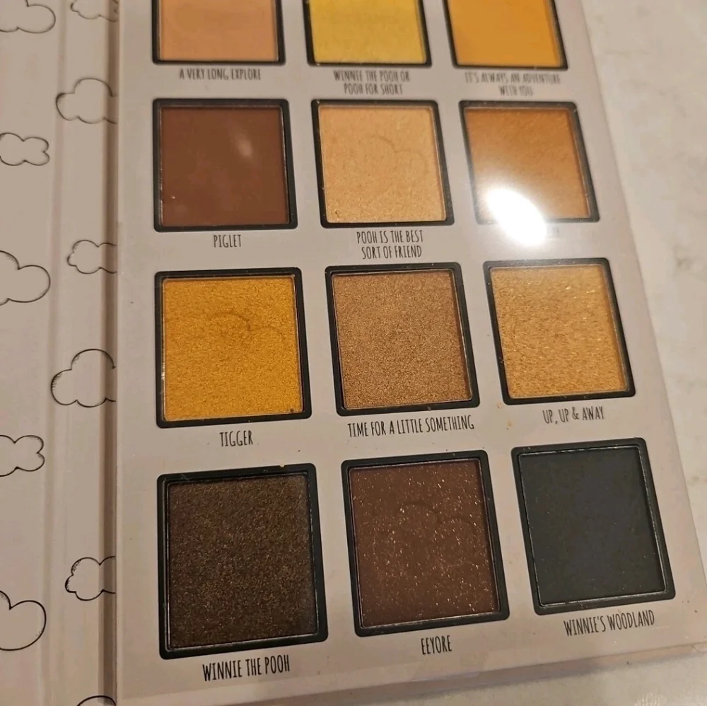 DISNEY WINNIE THE POOH 12 COLOR EYESHADOW PALETTE w/ MIRROR TASTE BEAUTY New